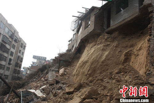 17��18�r(sh��)50���S���m���г��P(gu��n)�^(q��)����ƺ�ֵ���Ҝ�3̖(h��o)�l(f��)��߅�±��������������s50���������T־܊ �z